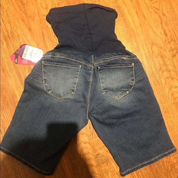 Brand new maternity shorts - Picture 2 of 2